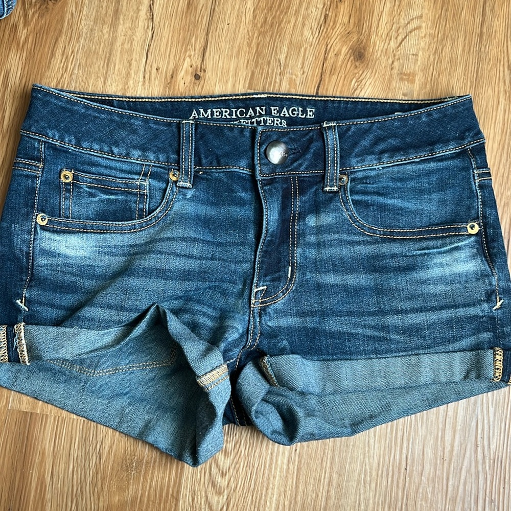 Size 6 American eagle shorts